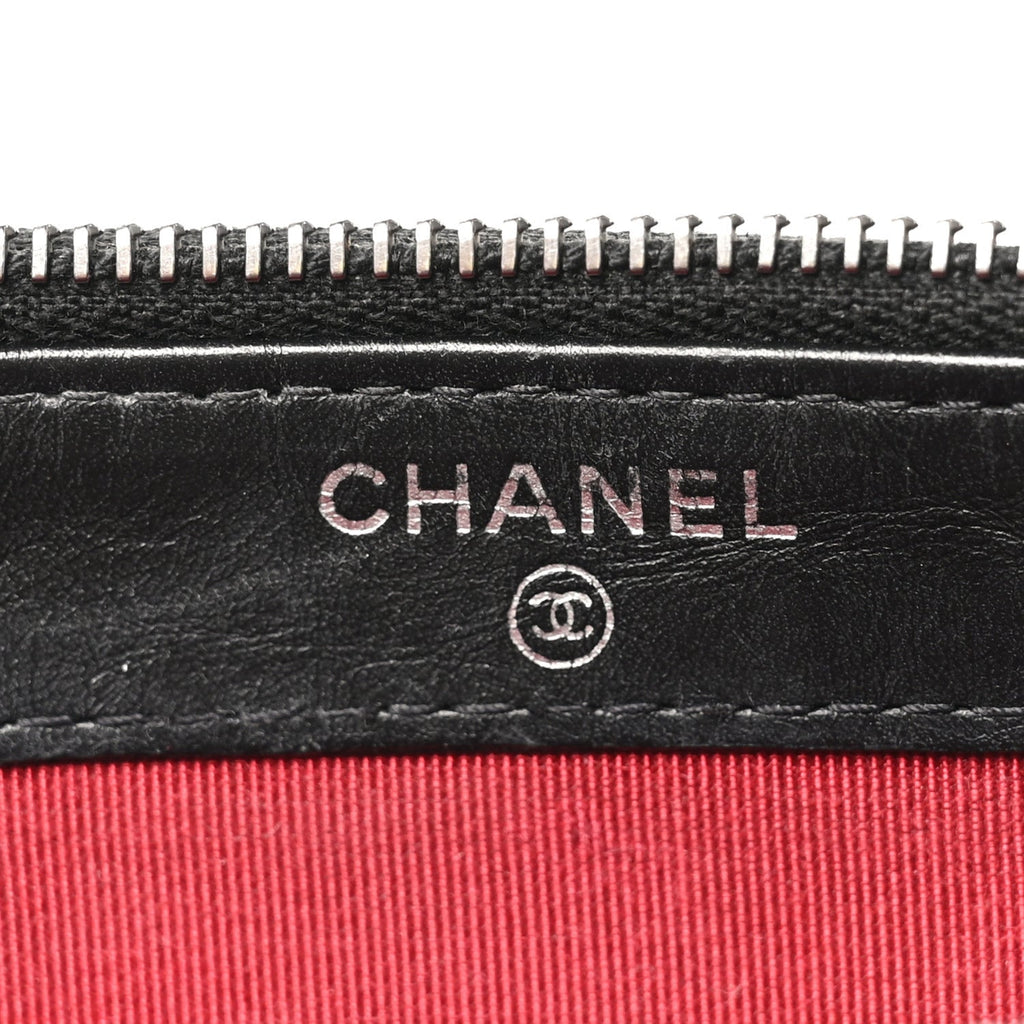 Aged Calfskin Quilted Small Gabrielle Clutch With Chain Black