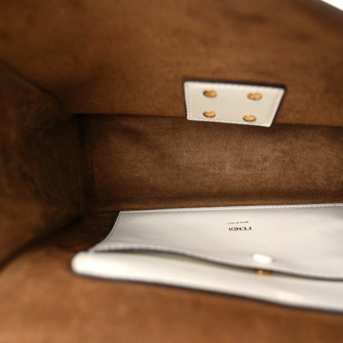 Agnello Old Shine F is Fendi Kan U Shoulder Bag White