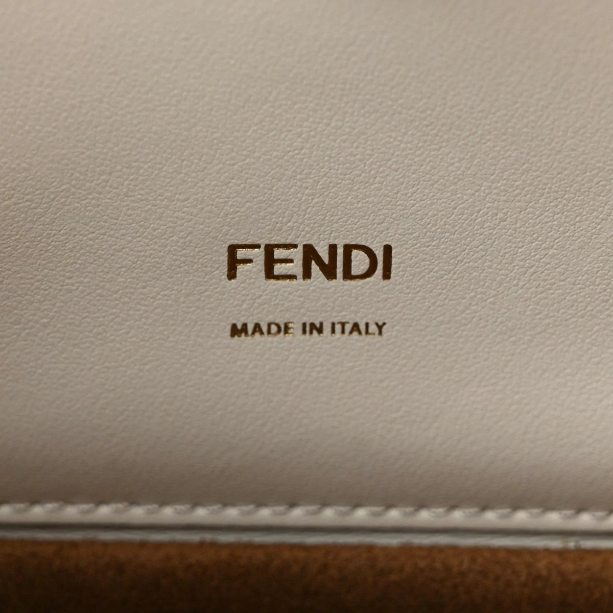 Agnello Old Shine F is Fendi Kan U Shoulder Bag White