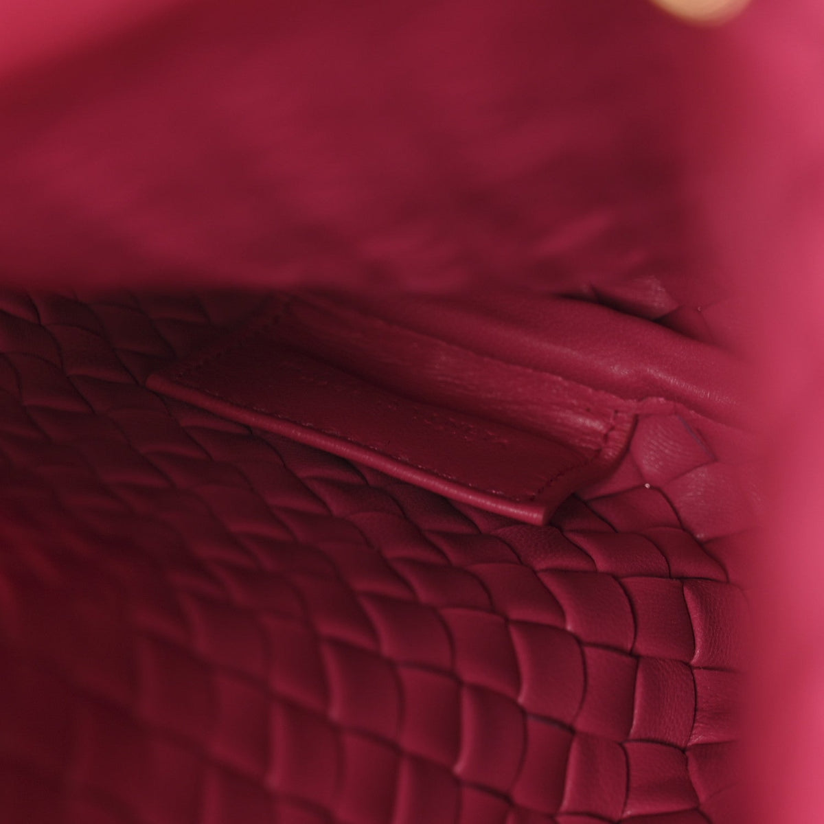 Nappa Intrecciato Crisscross Clutch Rosa Shock