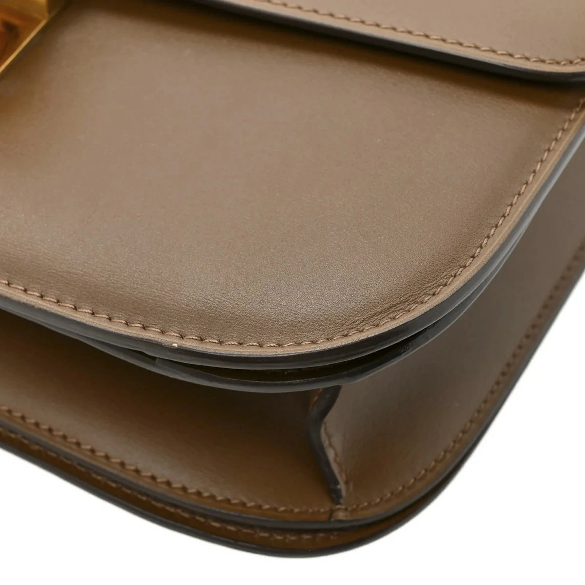 Box Calfskin Medium Classic Box Flap Bag Camel