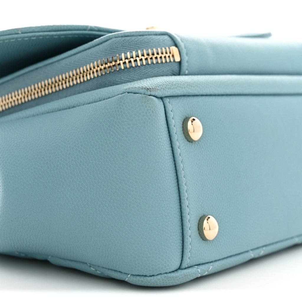 Caviar Quilted Medium Business Affinity Flap Light Blue
