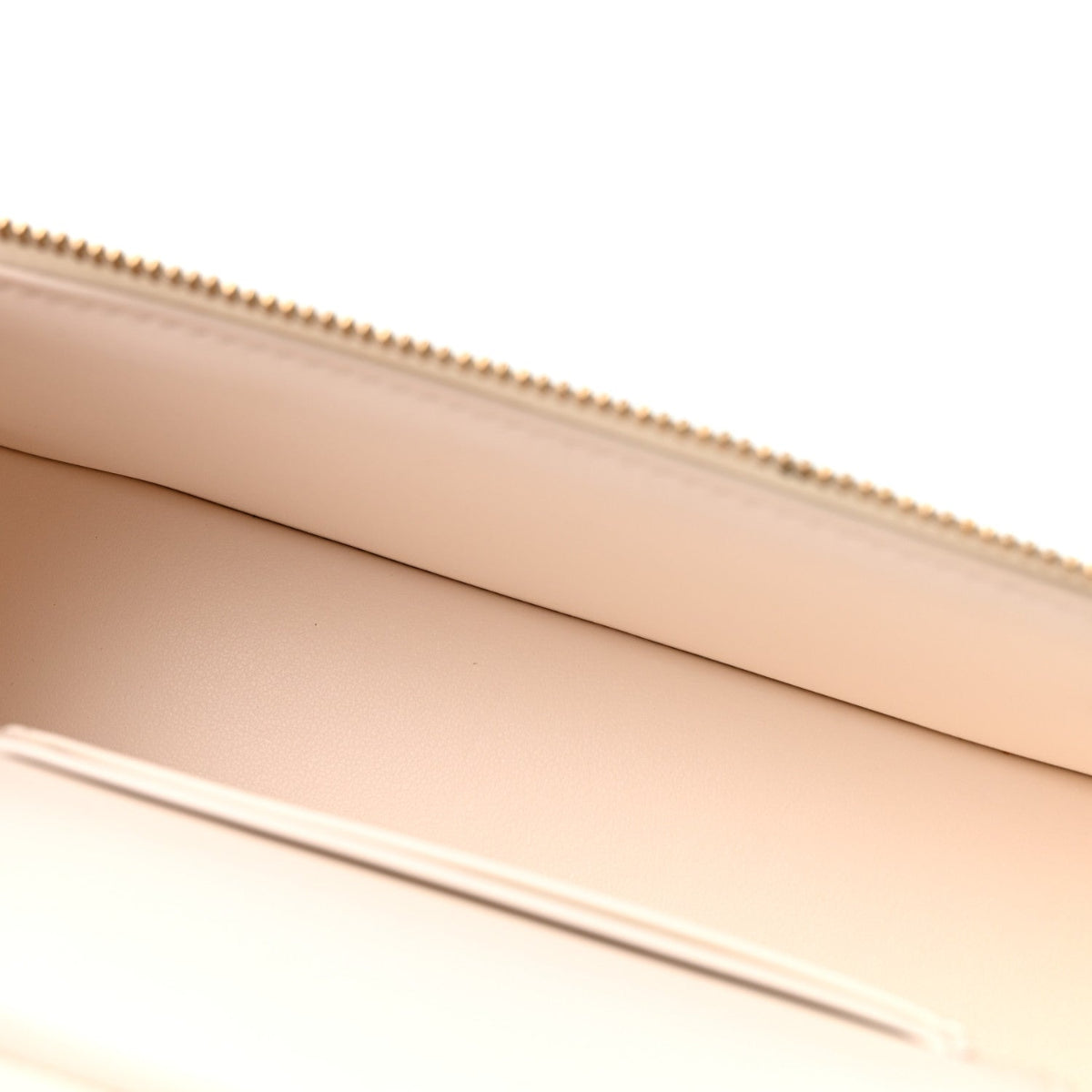 Caviar Quilted Top Handle Slim Vanity With Chain White