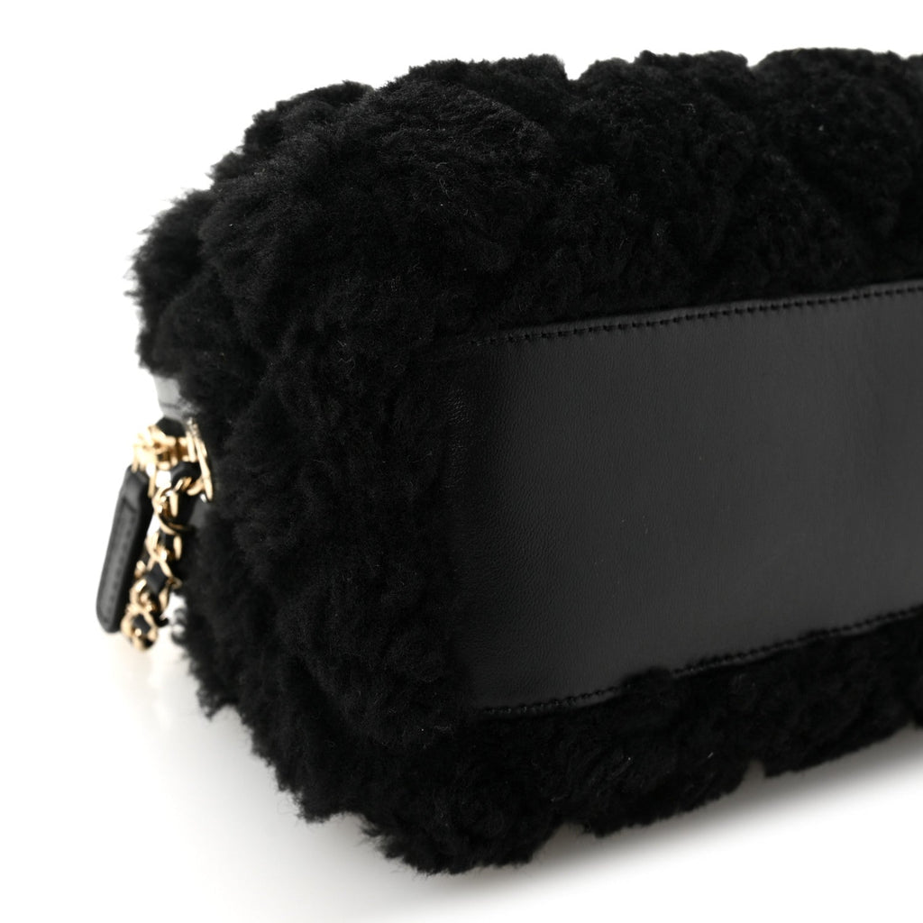 Shearling Quilted Barrel Clutch With Chain Black