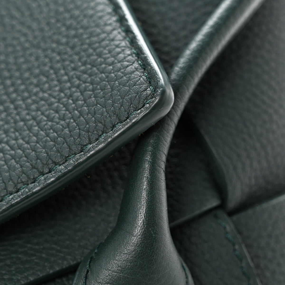 Grained Calfskin Maxi Intrecciato Small Arco Pine Green
