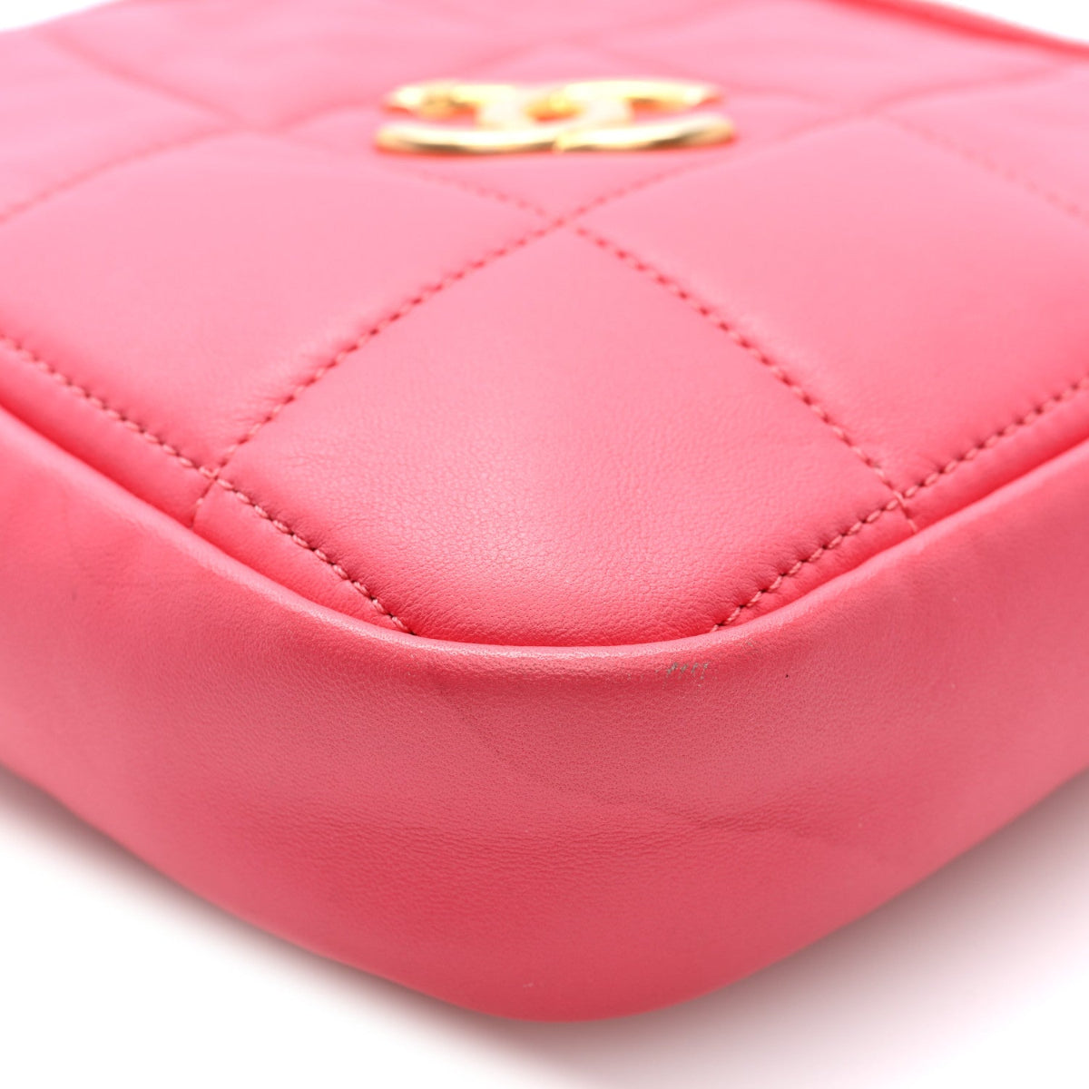Lambskin Quilted Diamond Clutch With Chain Pink