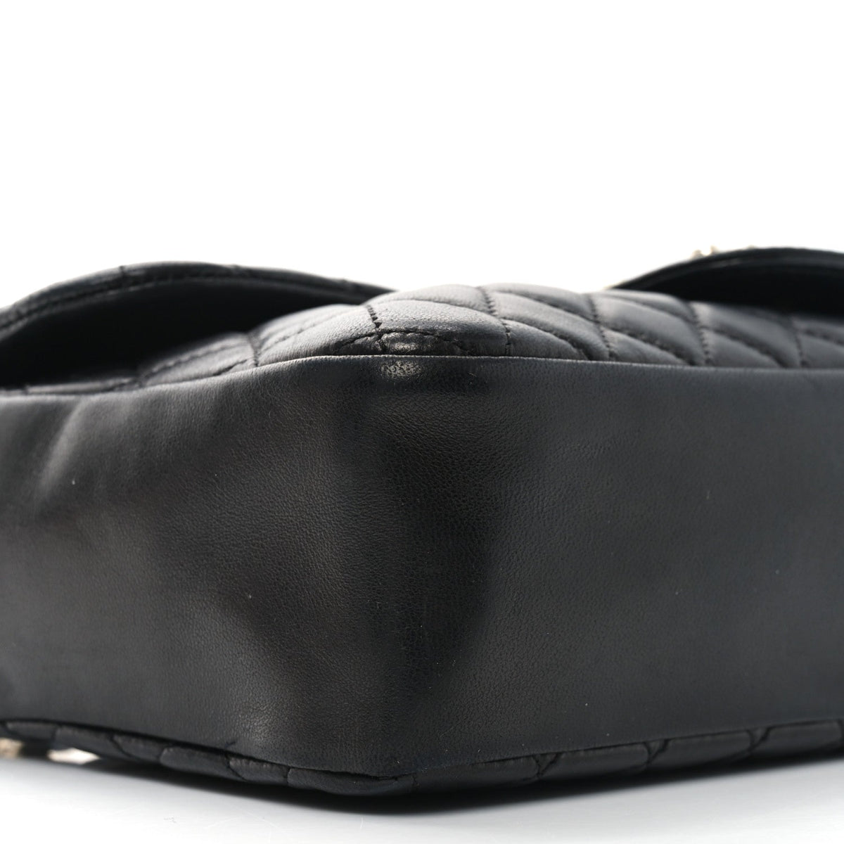 Lambskin Quilted Medium Westminster Pearl Flap Black