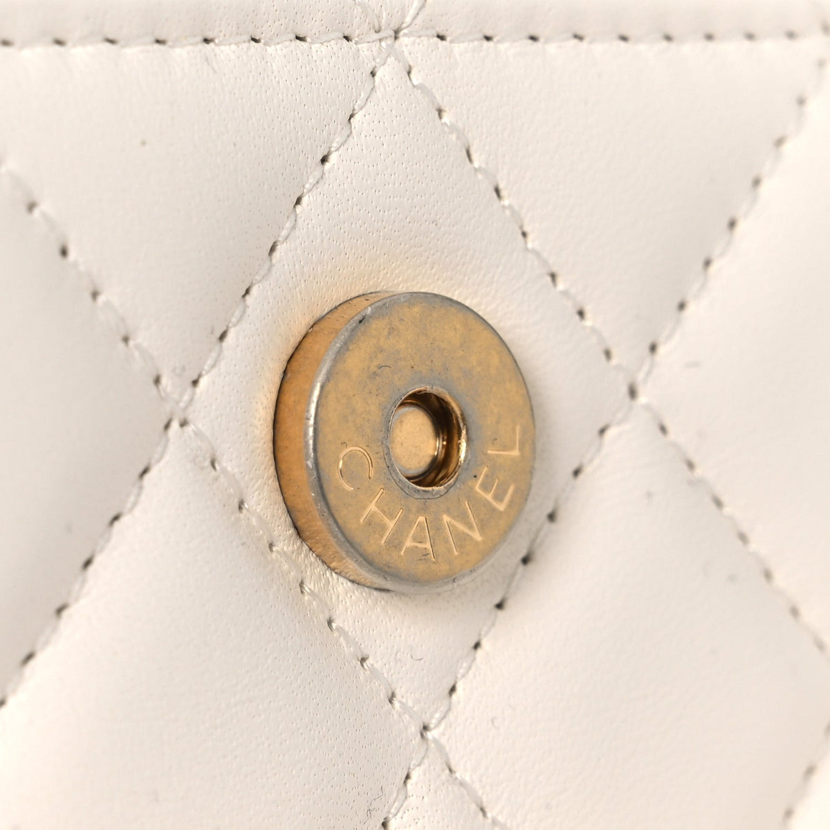 Lambskin Quilted Pearl Crush Clutch With Chain White
