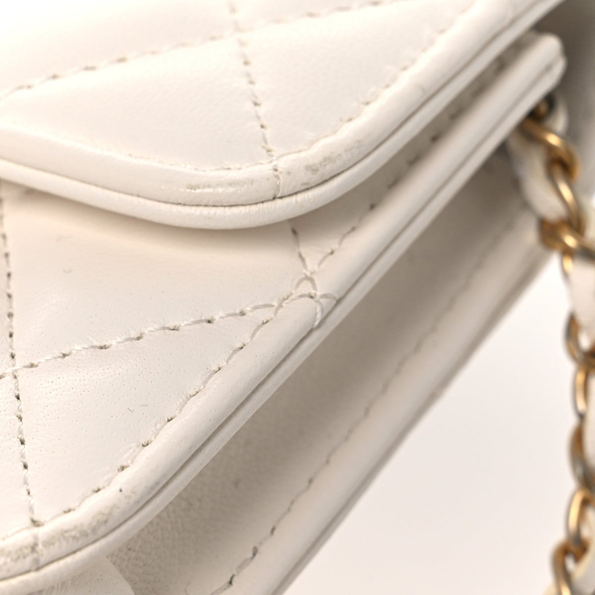 Lambskin Quilted Pearl Crush Clutch With Chain White