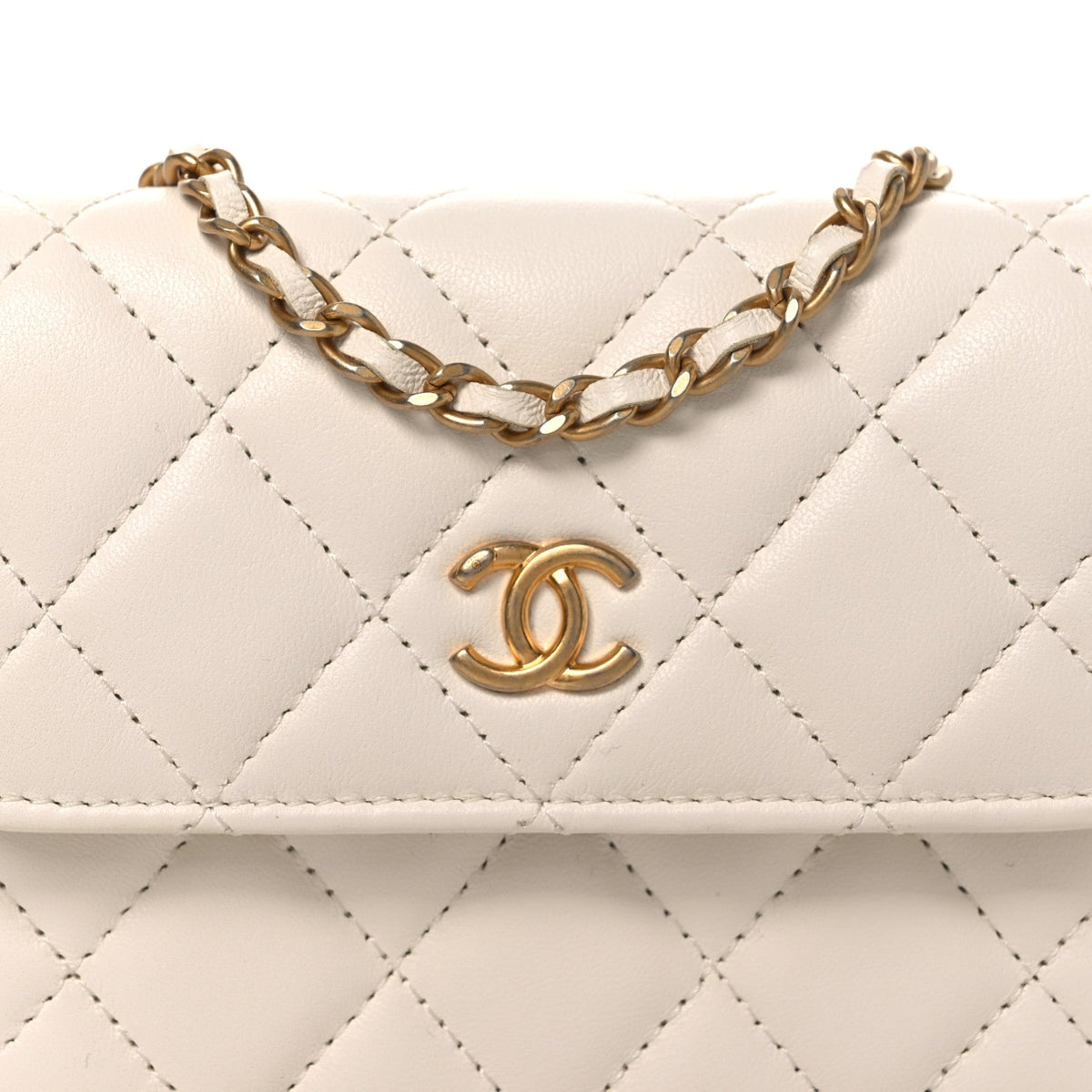Lambskin Quilted Pearl Crush Clutch With Chain White