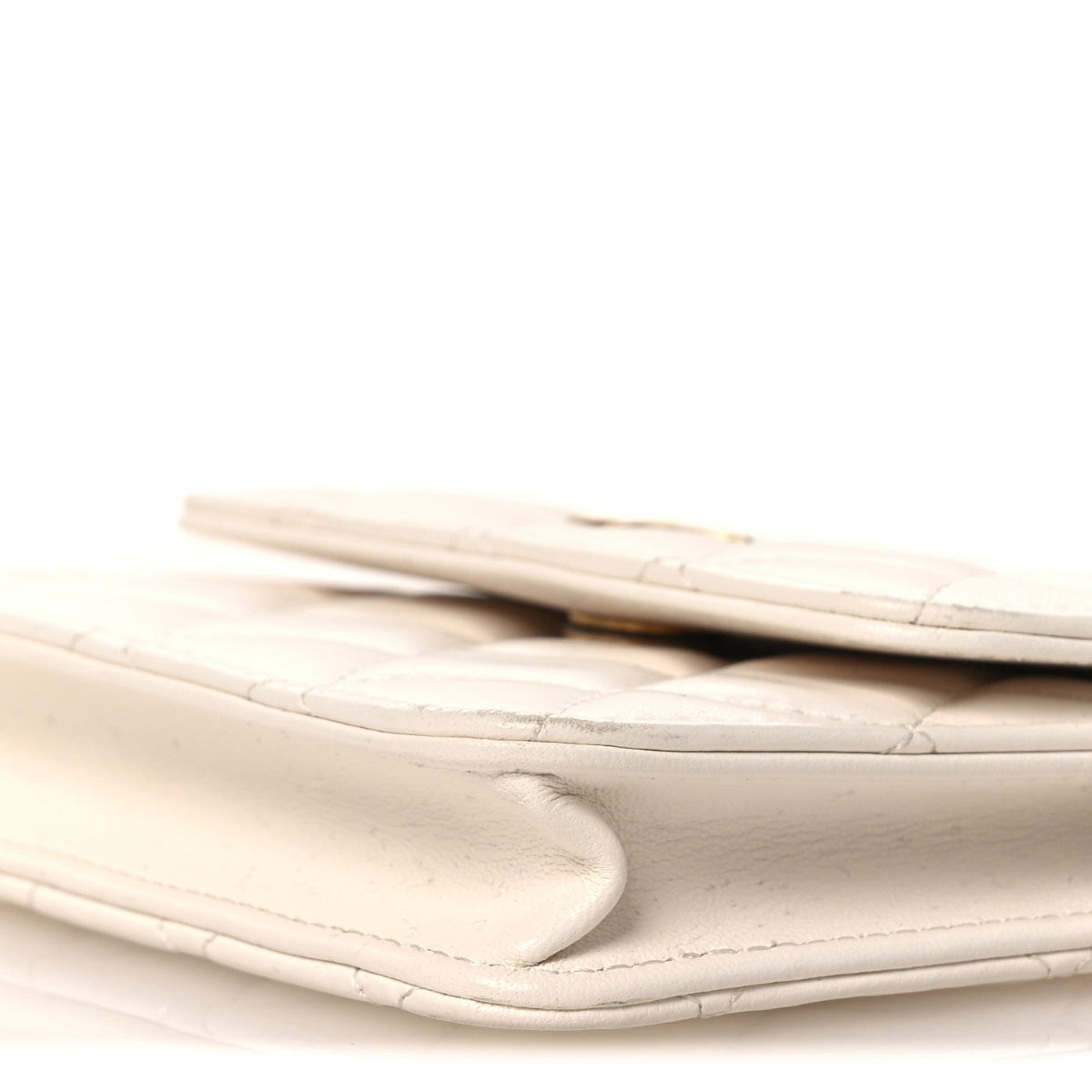 Lambskin Quilted Pearl Crush Clutch With Chain White
