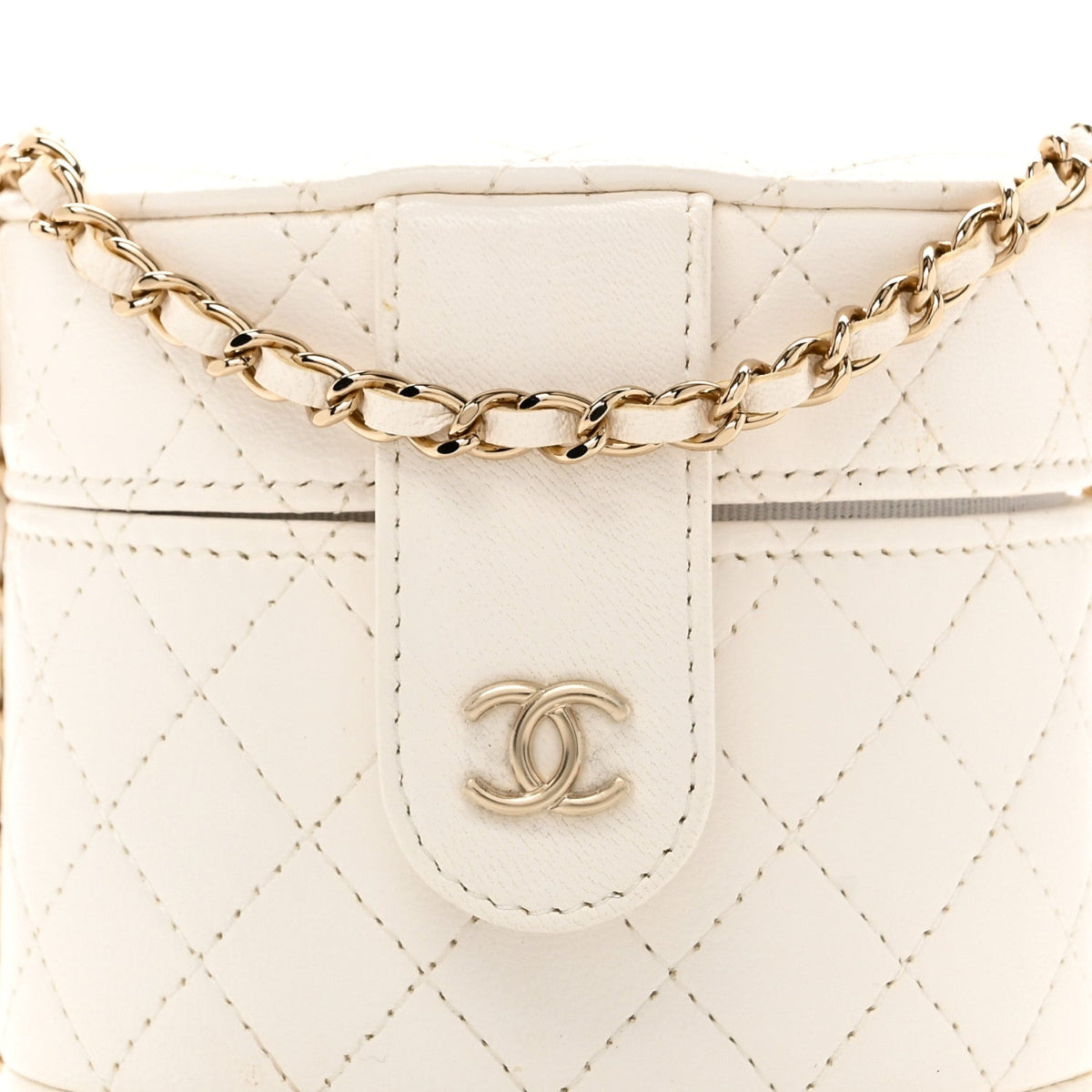 Lambskin Quilted Round Mini Vanity Case With Chain White