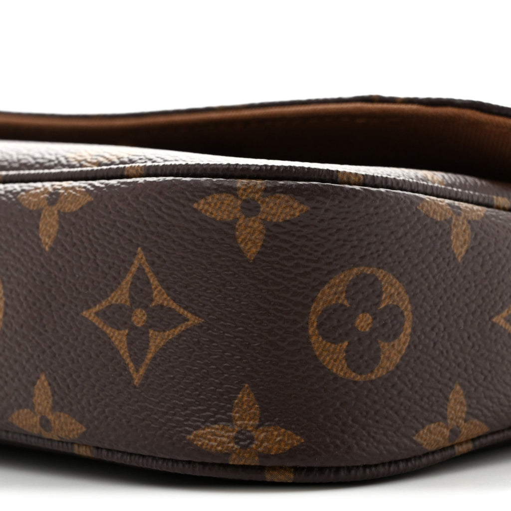 Monogram Ivy Wallet On Chain