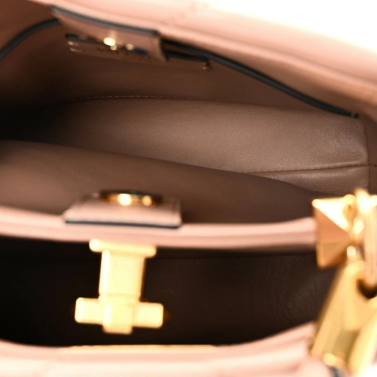 Nappa Small Roman Stud The Handle Bag Rose Cannelle