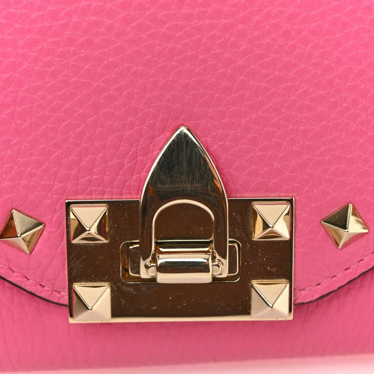 Pebbled Calfskin Rockstud Flip Lock Wallet On Chain Feminine Pink