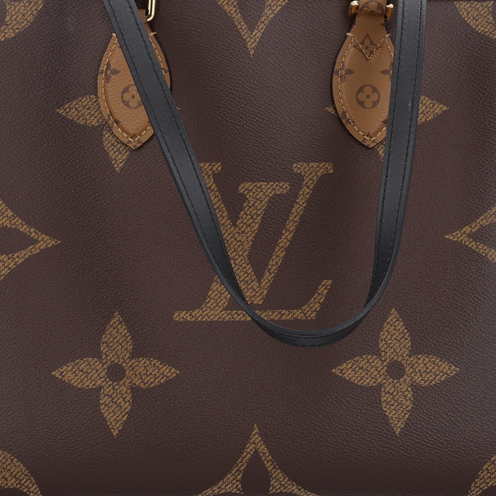 Reverse Monogram Giant Onthego MM