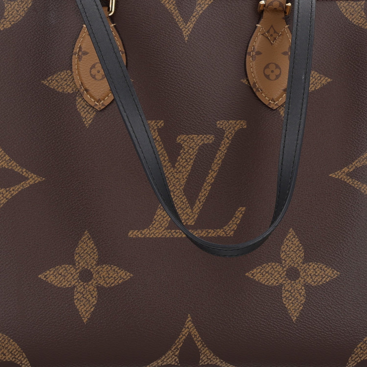Reverse Monogram Giant Onthego MM