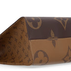 Reverse Monogram Giant Onthego MM