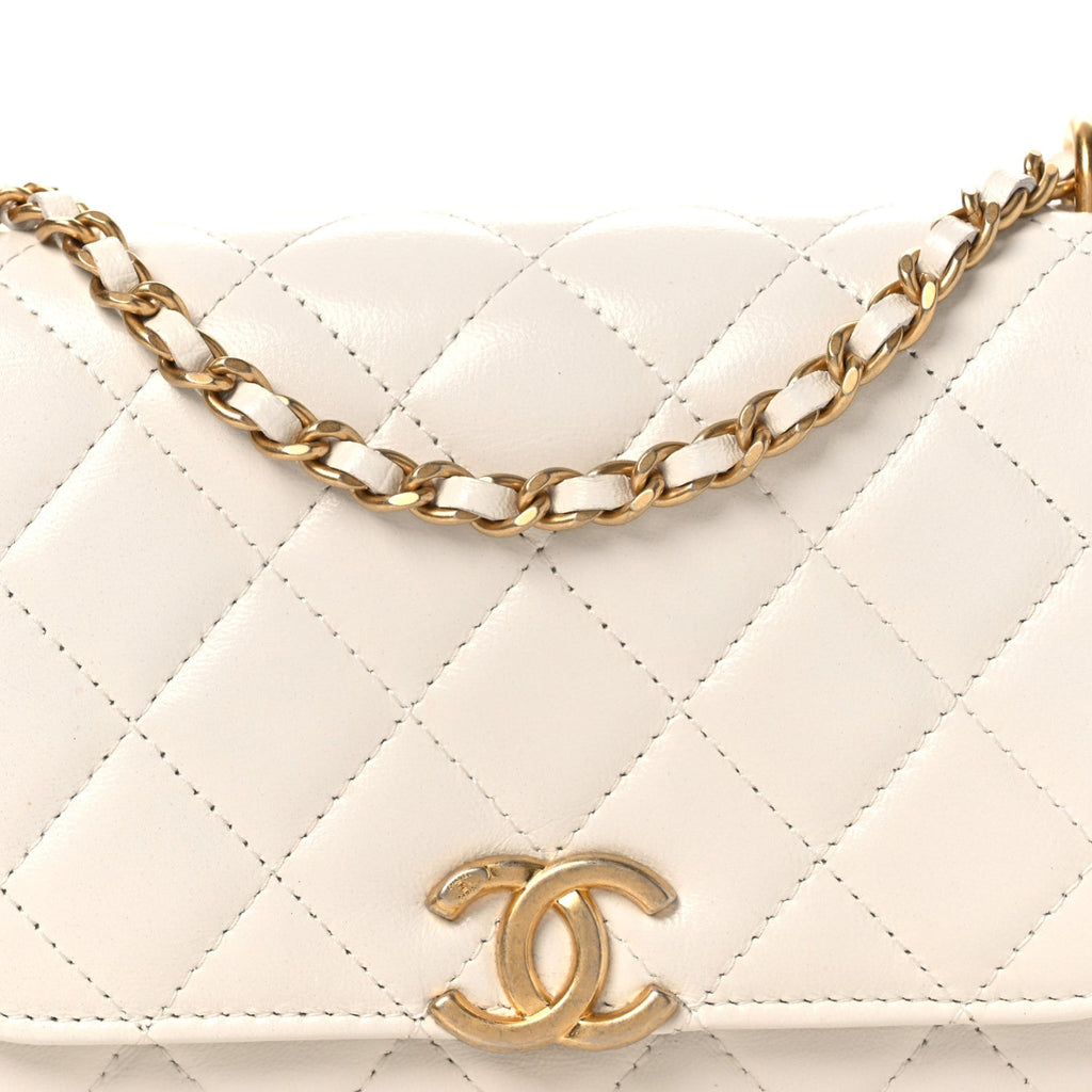 Shiny Lambskin Flap Clutch With Chain White