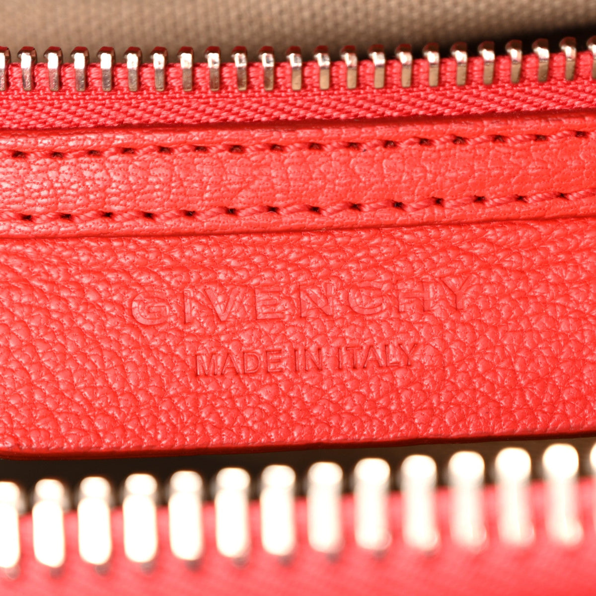Sugar Goatskin Medium Antigona Medium Red