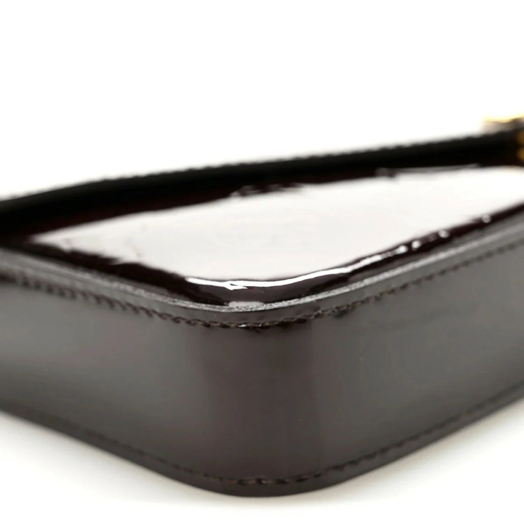 Vernis Pochette Felicie Chain Wallet Amarante