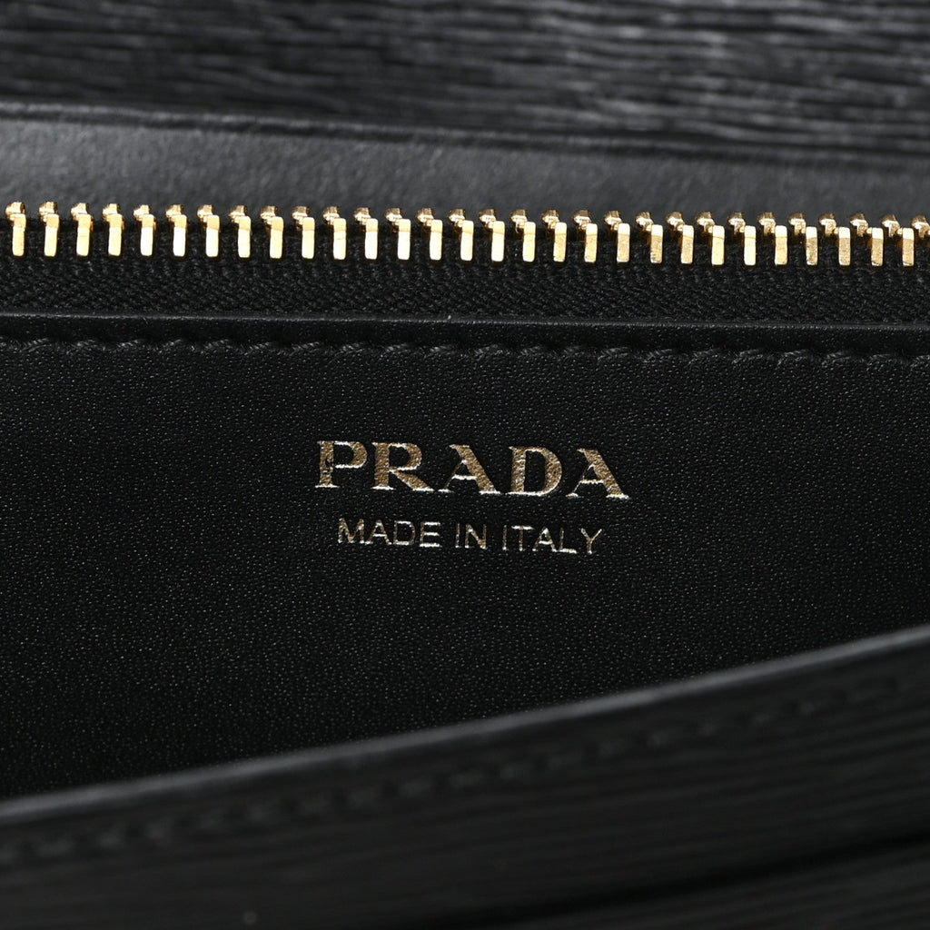 Vitello Move Metal Oro Chain Wallet Black