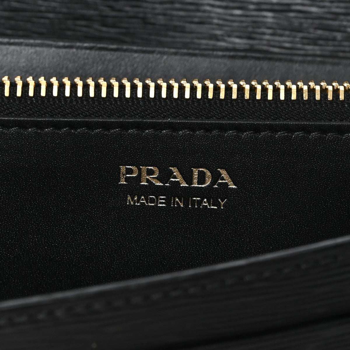 Vitello Move Metal Oro Chain Wallet Black